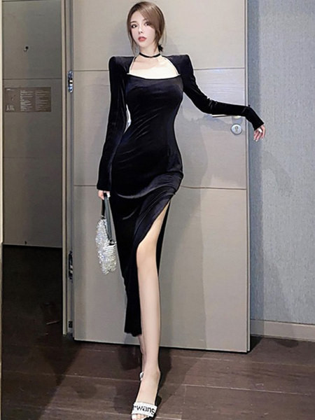 Palja selja ja paelaga naiste kleit