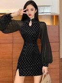 Liibuv sametkleit tüllvarrukatega