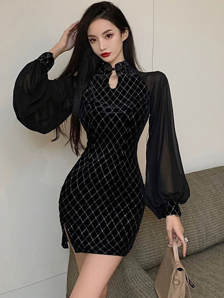 Liibuv sametkleit tüllvarrukatega