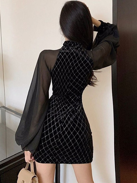 Liibuv sametkleit tüllvarrukatega