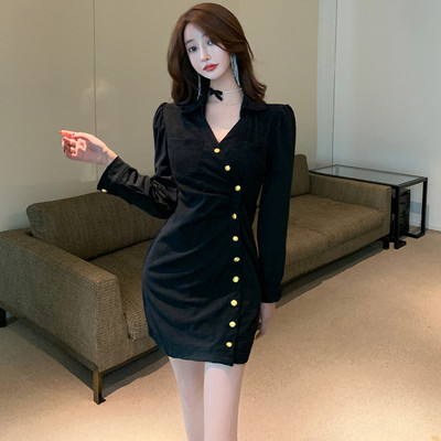 Naiste lühike kleit spitsikaelusega ja nööpidega