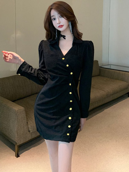 Naiste lühike kleit spitsikaelusega ja nööpidega