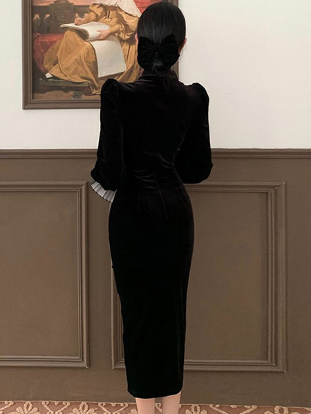 Asümmeetriline lipsudega sametkleit