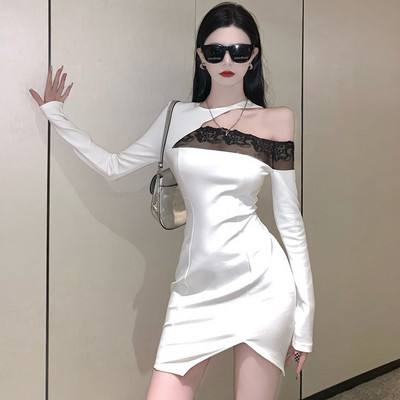 Naiste satiinkleit pitsi ja lõhikuga