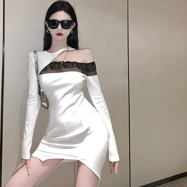 Naiste satiinkleit pitsi ja lõhikuga