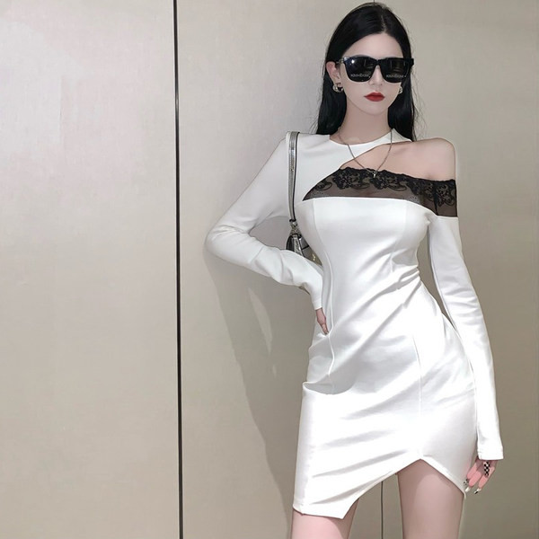 Naiste satiinkleit pitsi ja lõhikuga