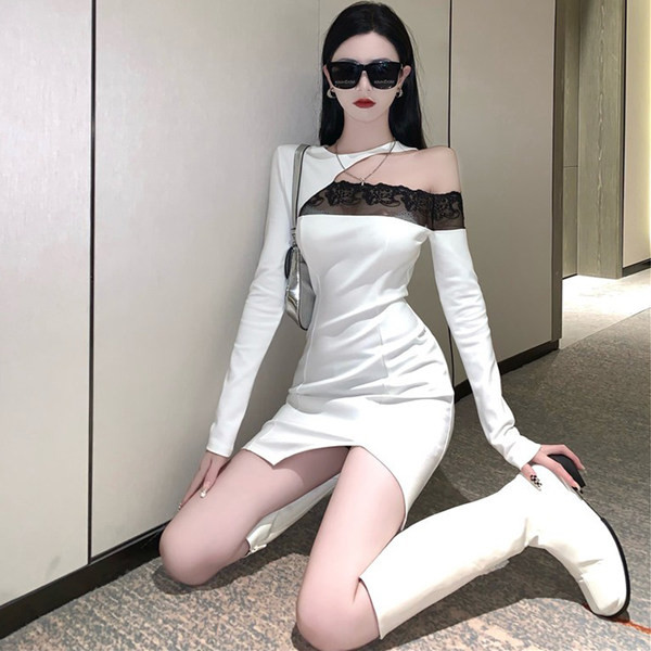 Naiste satiinkleit pitsi ja lõhikuga