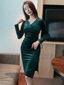 Moodne naiste roheline sametkleit ja spitsikaelus