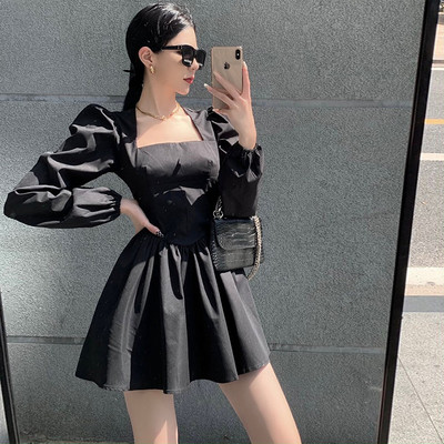 Γυναικείο κοντό φόρεμα με φουσκωτά μανίκια και τετράγωνη λαιμόκοψη