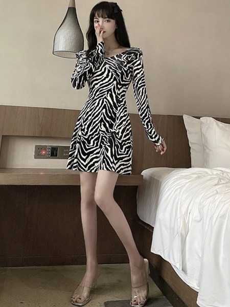 Naiste lühike kleit pikkade varrukate ja V-kaelusega