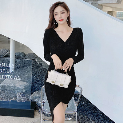 Γυναικείο φόρεμα με λαιμόκοψη - ασύμμετρο μοντέλο