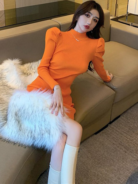 Peenikesest kudumisest puhvis varrukatega naiste kleit