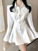 Naiste valge kleidi tüüpi särgi lõikega mudel