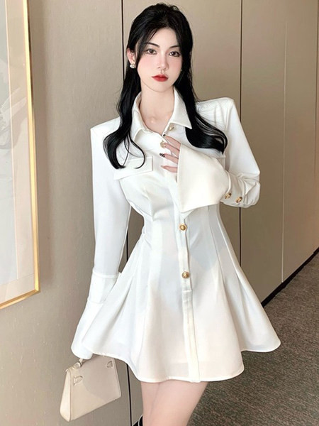 Naiste valge kleidi tüüpi särgi lõikega mudel