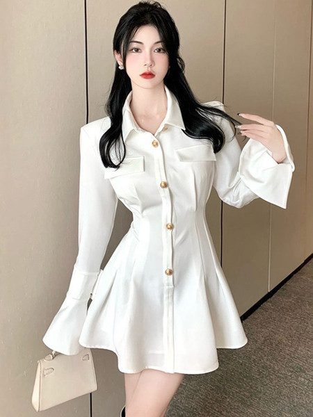 Naiste valge kleidi tüüpi särgi lõikega mudel