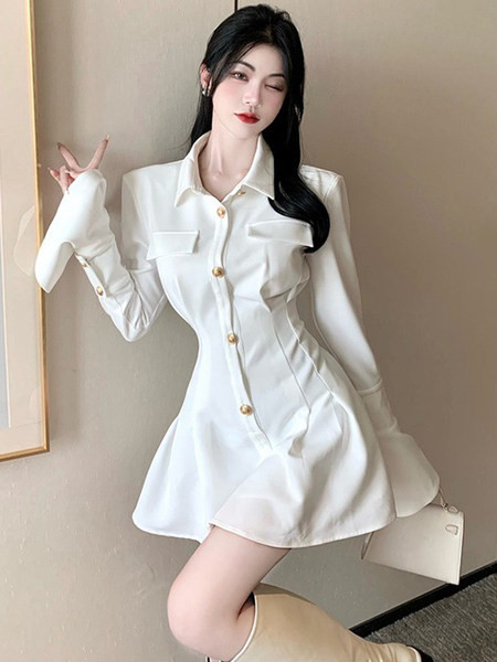 Naiste valge kleidi tüüpi särgi lõikega mudel