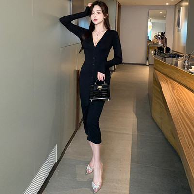 Γυναικείο μακρύ φόρεμα με λαιμόκοψη