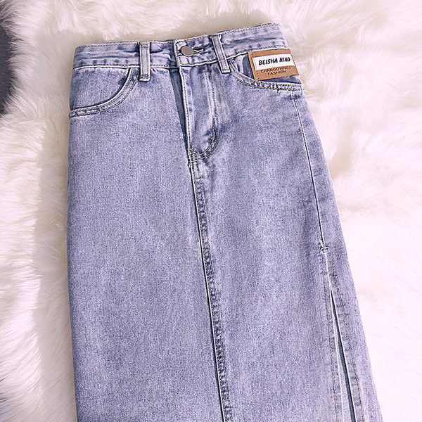 Pikk teksaseelik taskute ja embleemiga