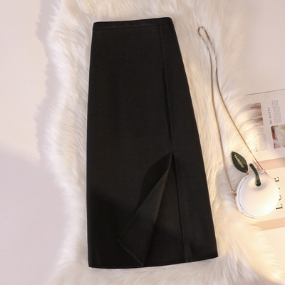 Pikk naiste seelik lõhiku ja kõrge vöökohaga