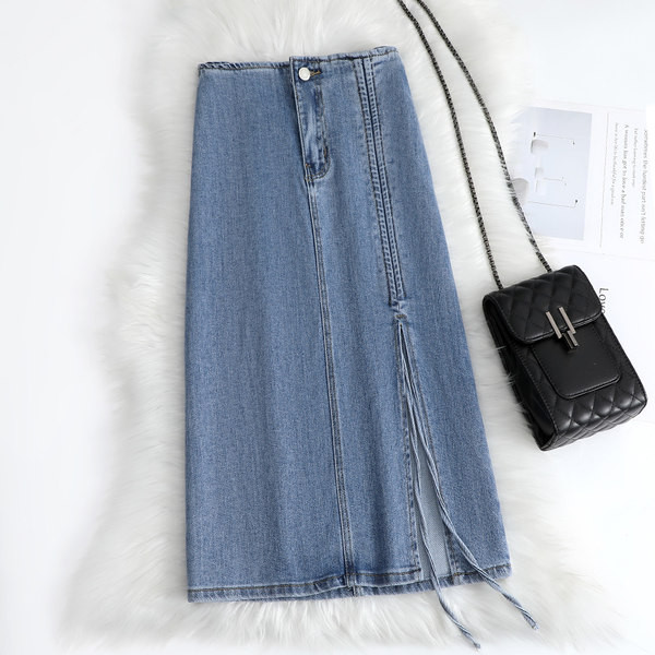 Kõrge vöökohaga seelik ja lõhikud – kahte värvi