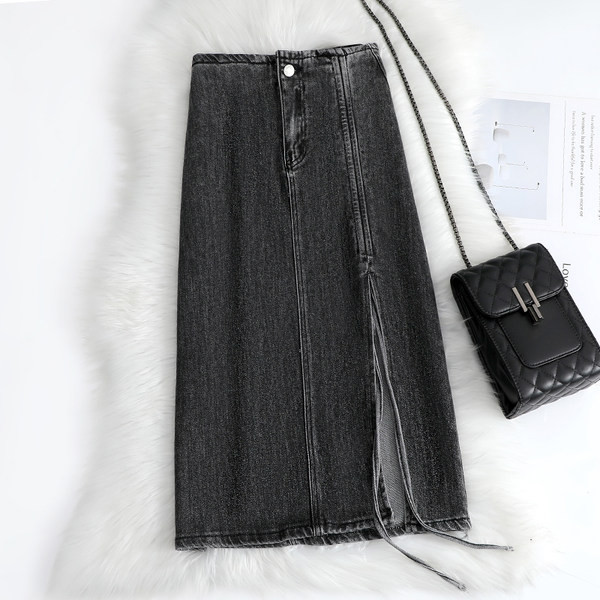 Kõrge vöökohaga seelik ja lõhikud – kahte värvi