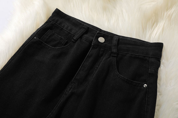 Pikk nööbi ja taskutega seelik