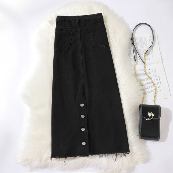 Pikk nööbi ja taskutega seelik