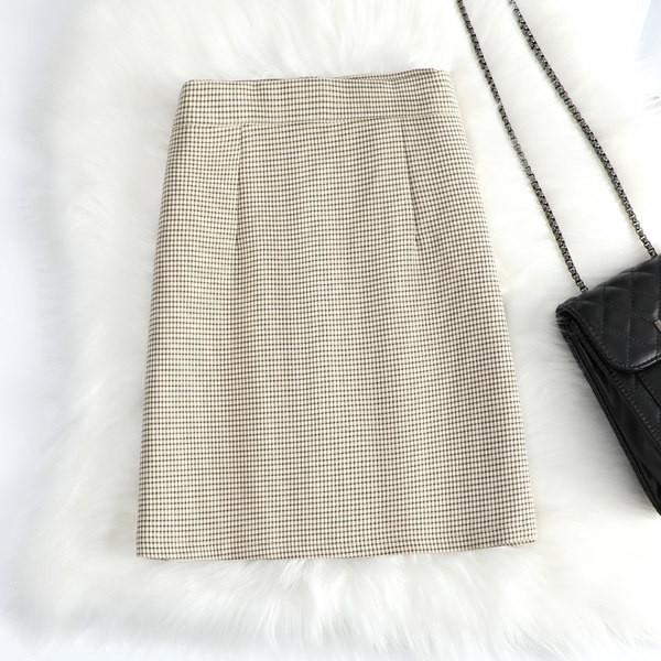 Moodne kõrge vöökohaga seelik