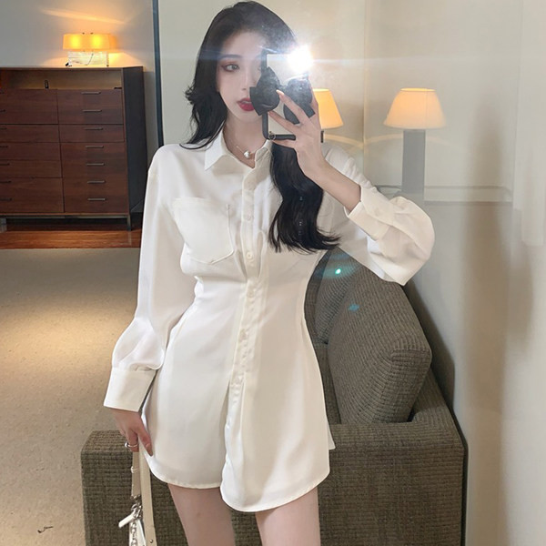 Γυναικείο εφαρμοστό πουκάμισο σε λευκό χρώμα