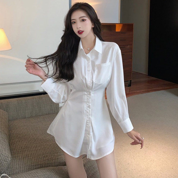 Γυναικείο εφαρμοστό πουκάμισο σε λευκό χρώμα