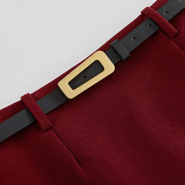 Fusta de dama cu curea si lungime medie