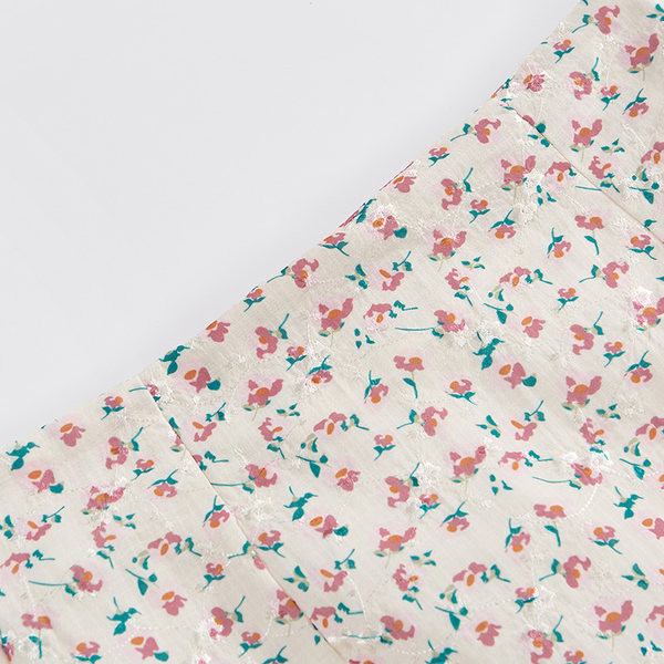 Lillemustri ja kõrge vöökohaga naiste seelik