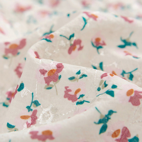 Lillemustri ja kõrge vöökohaga naiste seelik