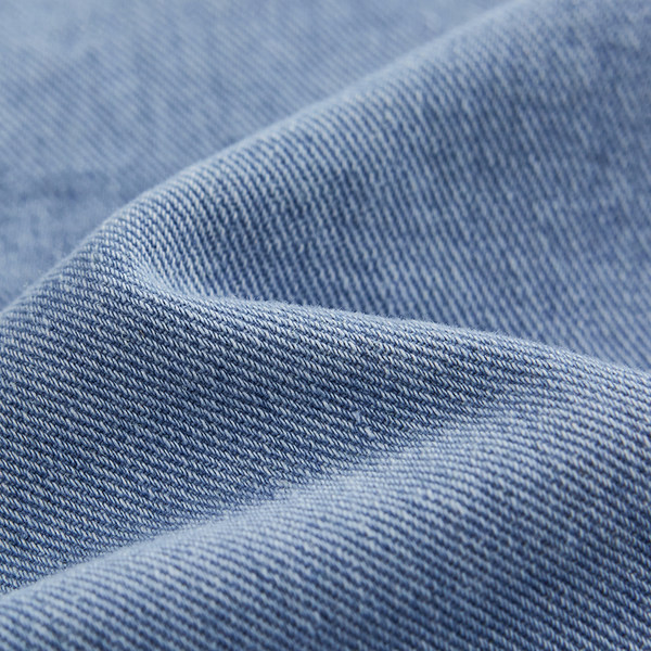 Naiste kõrge vöökoha ja tikandiga teksaseelik