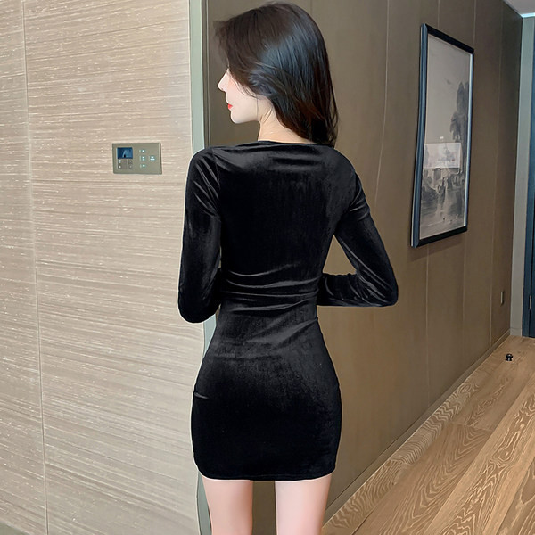 Must ja hall lipsudega naiste kleit