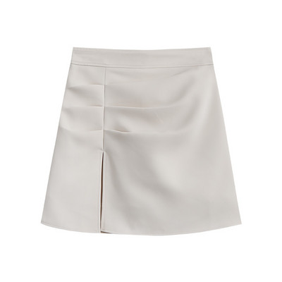 Lühike seelik koos lõhikuga