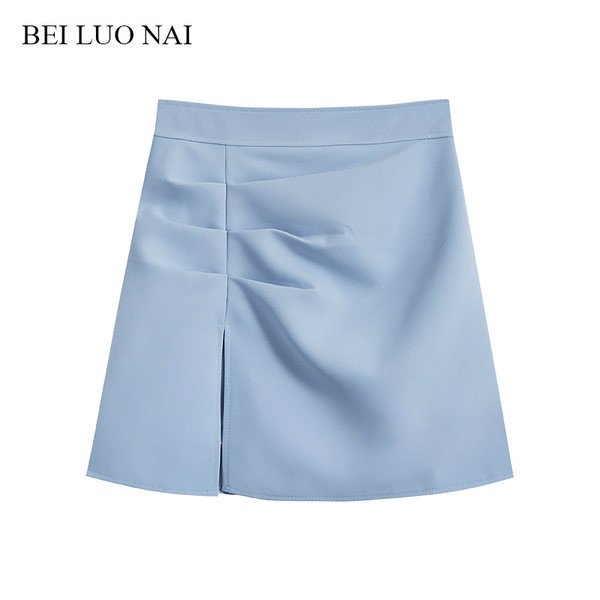 Lühike seelik koos lõhikuga