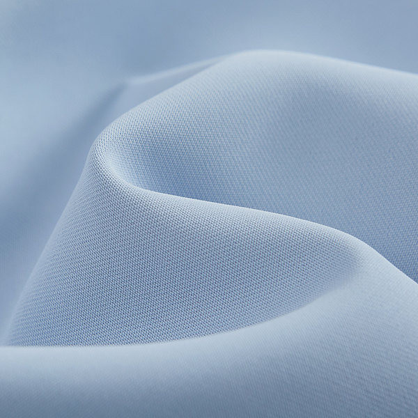 Lühike seelik koos lõhikuga