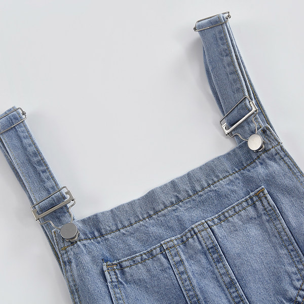 Naiste trakside ja lõhikuga teksaseelik