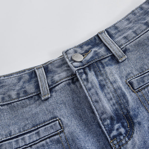 Pikk teksaseelik kõrge vöökoha ja taskutega