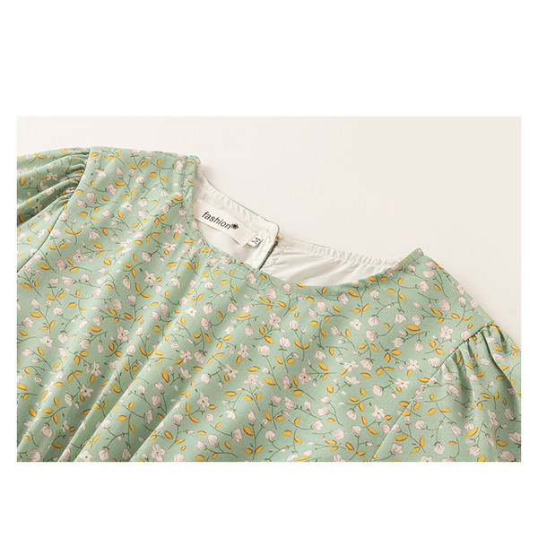 Vabaaja naiste kleit ovaalse kaelusega ja elastse vöökohaga