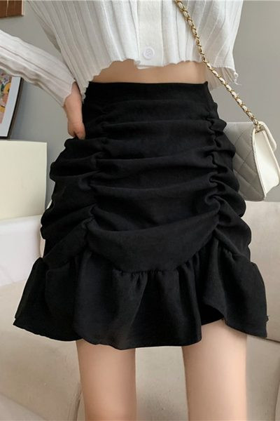 Naiste seelik kõrge vöökoha ja volditud osaga