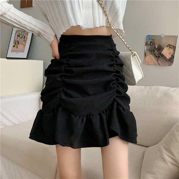 Naiste seelik kõrge vöökoha ja volditud osaga