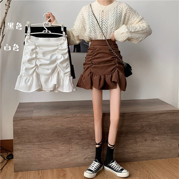 Naiste seelik kõrge vöökoha ja volditud osaga