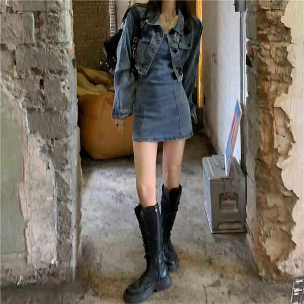 Lühike liibuv teksakleit õhukeste rihmadega