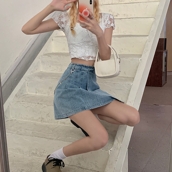 Naiste seelik kõrge vöökoha ja paelaga