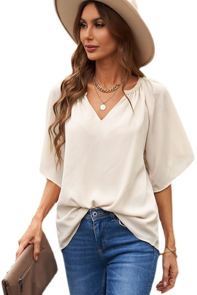 Лятна широка блуза с шпиц деколте