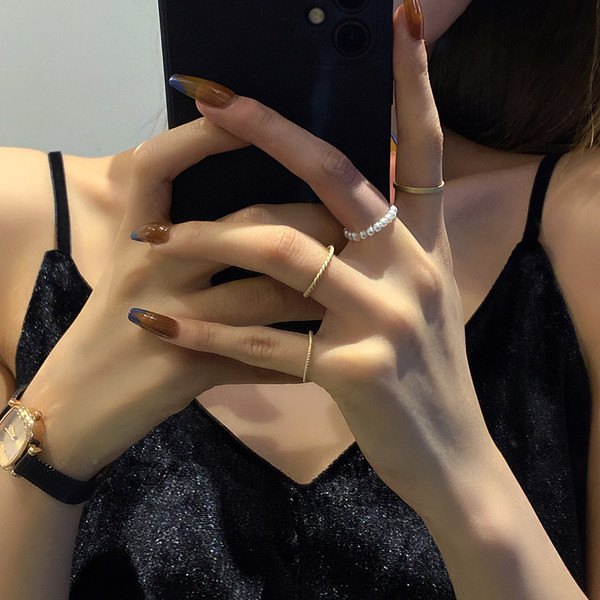 Дамски комплект пръстени-халки от четири броя - златисти и перли