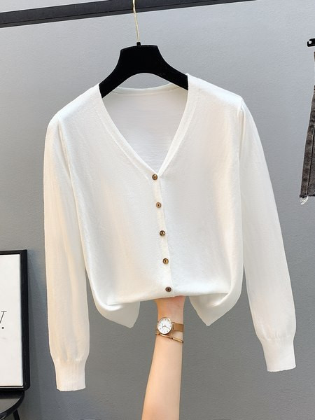 Дамска ежедневна жилетка  с копчета и шпиц деколте 