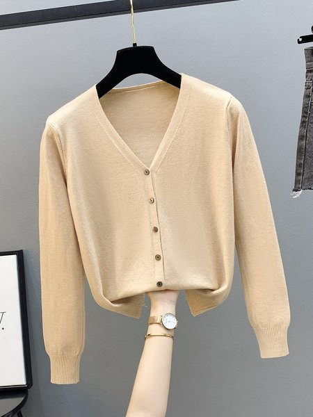 Дамска ежедневна жилетка  с копчета и шпиц деколте 